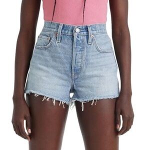Levi 501 Shorts - 27” Waist - Light Wash